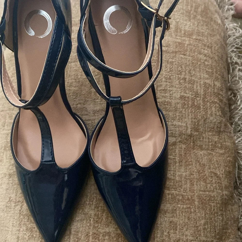 Brand New without tag Journee collection Navy with T straps size 8 - Picture 7 of 7